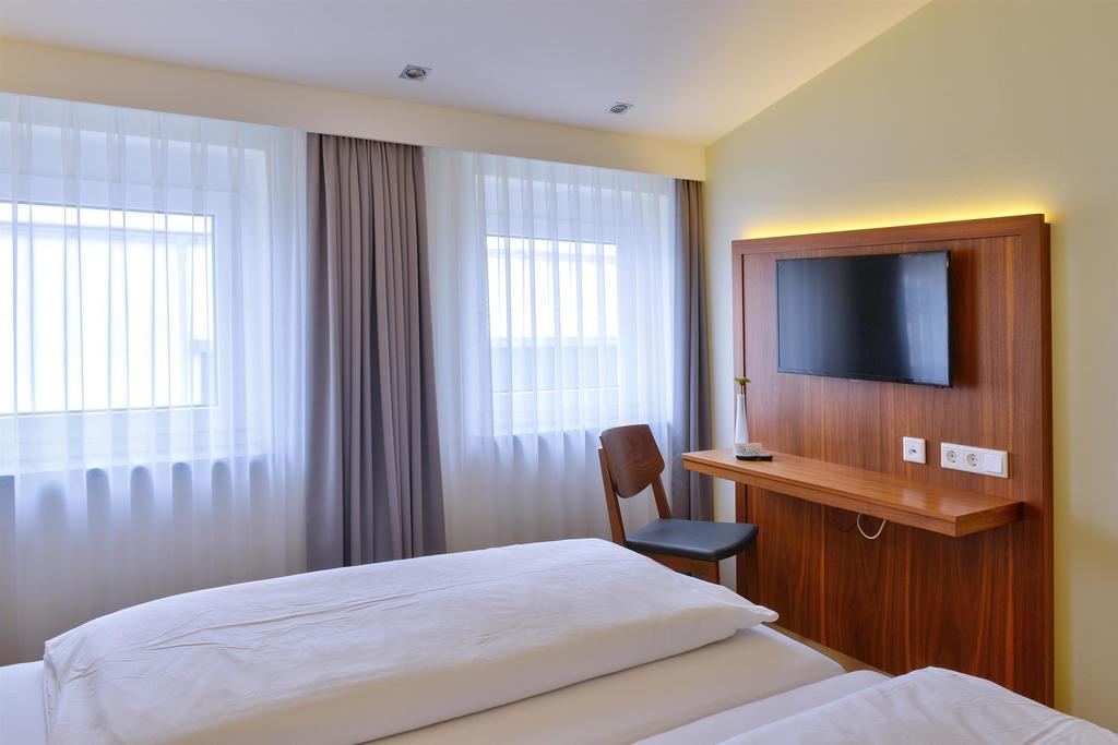 Hotel Apfelbaum Erding Bagian luar foto