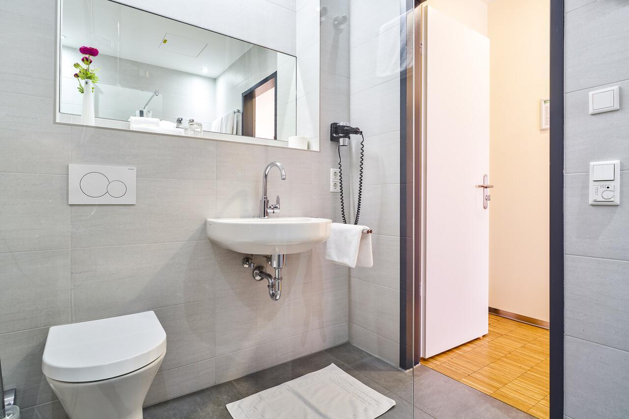 Hotel Apfelbaum Erding Bagian luar foto